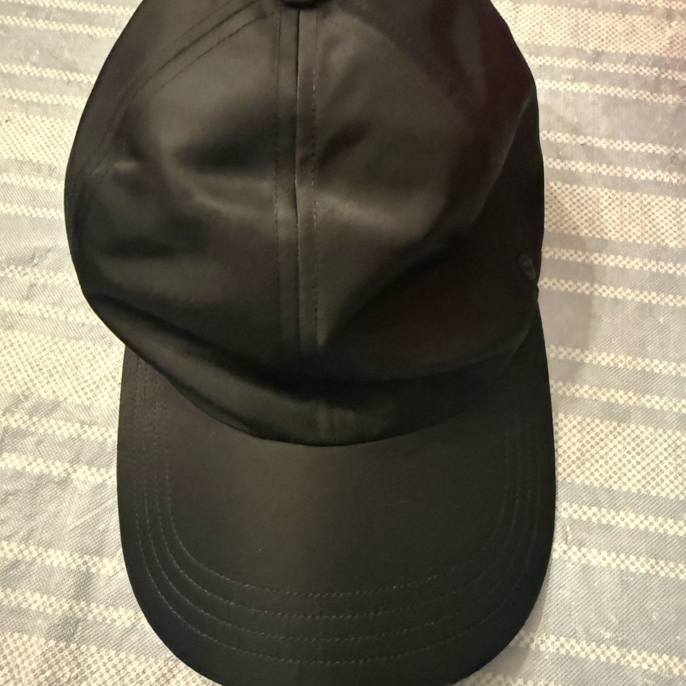 Used Woman’s Lululemon Silk Lined Hat size S/M